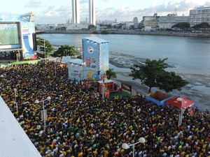 Torcida na Fan Fest Recife (Foto: Vitor Tavares / G1)