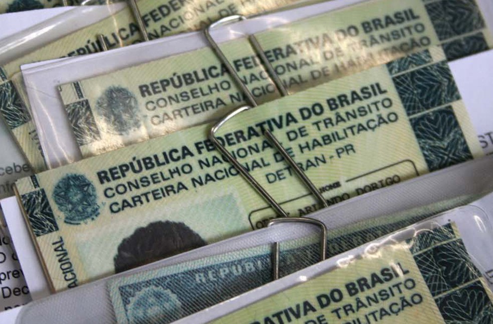 Emissão da CNH impressa continua sendo obrigatória (Foto: Divulgação/Detran-PR)