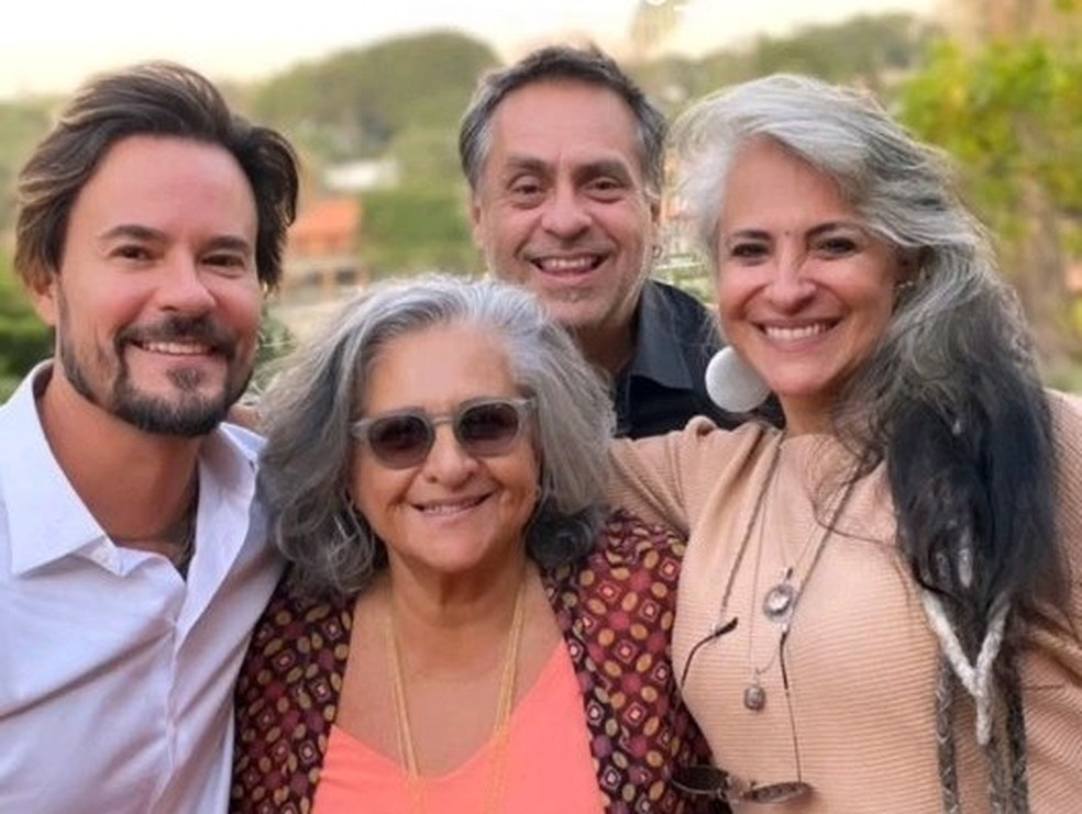 Paulo Vilhena posa em família — Foto: Reprodução/Instagram