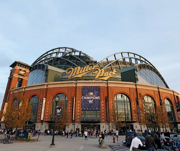 MILWAUKEE, WI - OCTOBER 10:  General view of Miller Park before Game Two of the National League Championship Series between the St. Louis Cardinals of the Milwaukee Brewers on October 10, 2011 in Milwaukee, Wisconsin. The Cardinals defeated the Brewers 12 (Foto: Getty Images)