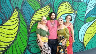 Mariana e Adriana vivem juntas com os filhos da farmacêutica — Foto: Arquivo Pessoal