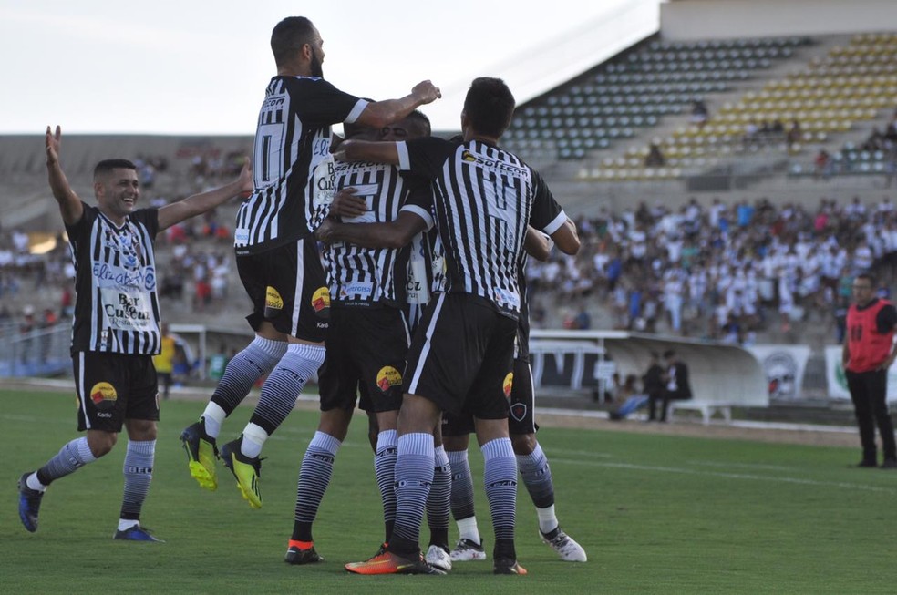 Com 100% de aproveitamento e atual bicampeo do estado, o Botafogo-PB  o time a ser batido na temporada  Foto: Pedro Alves/GloboEsporte.com