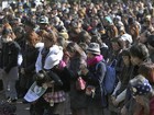 Japão para por 1 minuto por vítimas de terremoto e tsunami