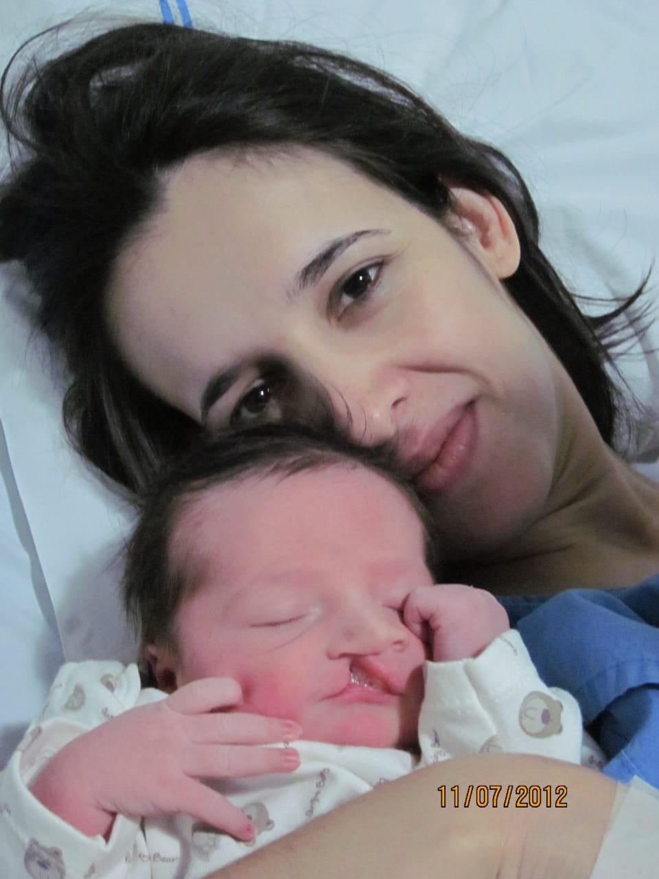 Vanessa e Vinícuis recém-nascido (Foto: Arquivo Pessoal)