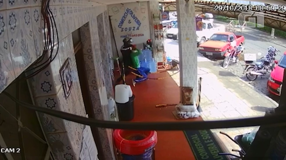 Assaltante faz funcionário de refém, em Boquira — Foto: Arquivo Pessoal