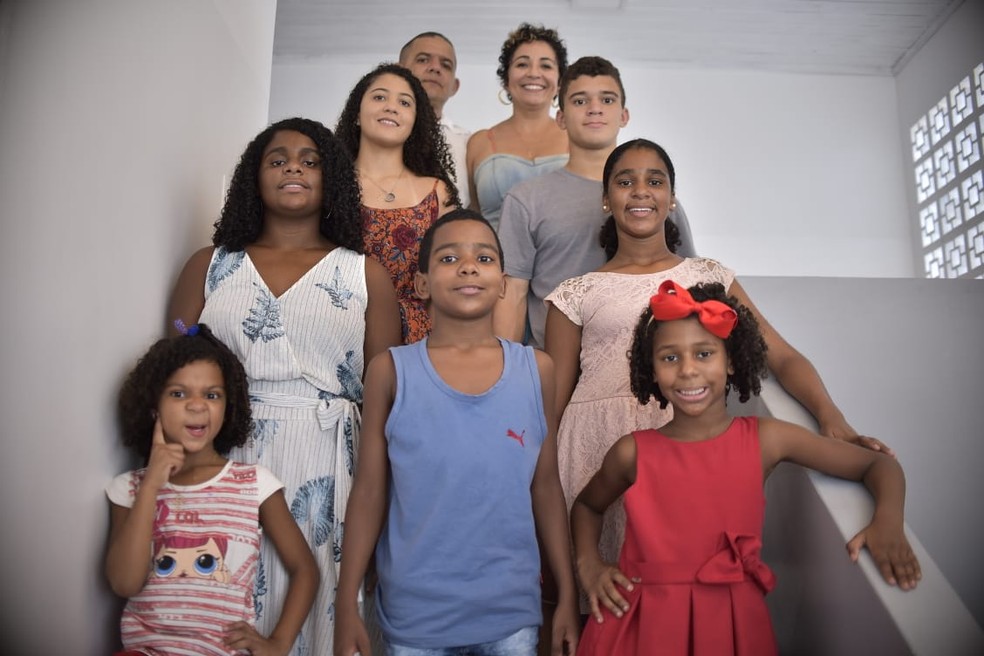 Ana Cristina, Reinaldo e os sete filhos — Foto: Ana Cristina Pádua/ Arquivo pessoal
