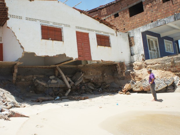 Baía da Traição está com casas destruídas à beira mar na Paraíba (Foto: Inaê Teles/G1)