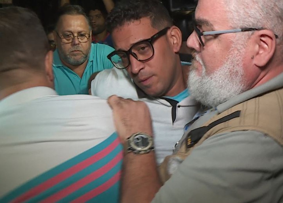 William CÃ©sar dos Santos JÃºnior se entregou Ã  polÃ­cia na tarde da segunda-feira (8) â€” Foto: ReproduÃ§Ã£o/TV Globo