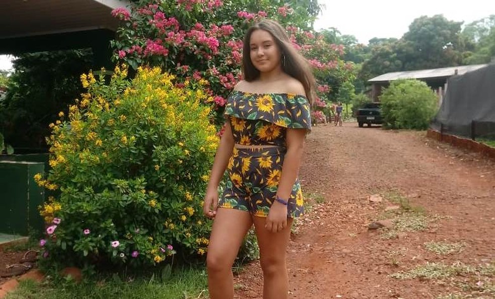 Segundo a mãe, Maria Eduarda gostava muito de ler no tempo livre — Foto: Arquivo pessoal
