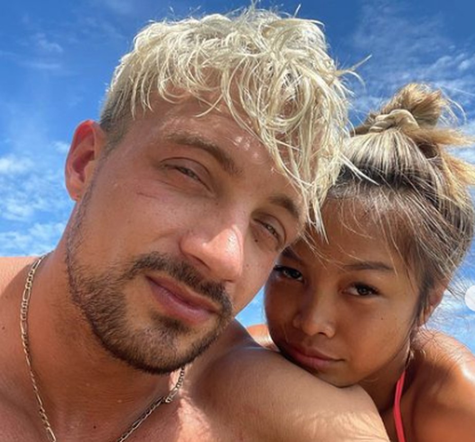 Jo Linder, conhecido como Joesthetics, posa com a namorada Nicha