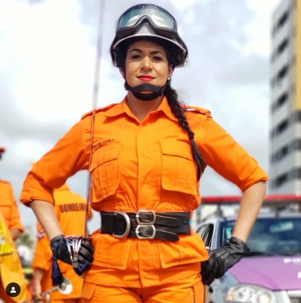 Tenente-coronel Camila Paiva, do Corpo de Bombeiros de Alagoas, foi a primeira oficial mulher na corporação — Foto: Arquivo Pessoal