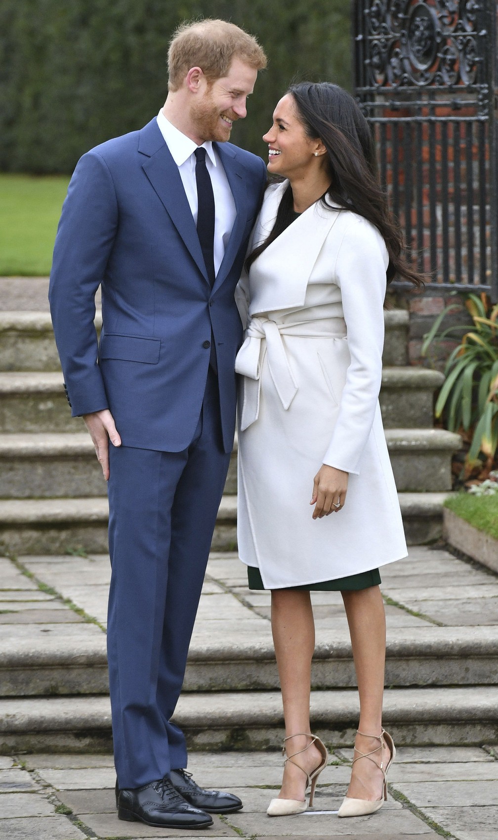 Príncipe Harry e Meghan Markle fazem primeira aparição ...