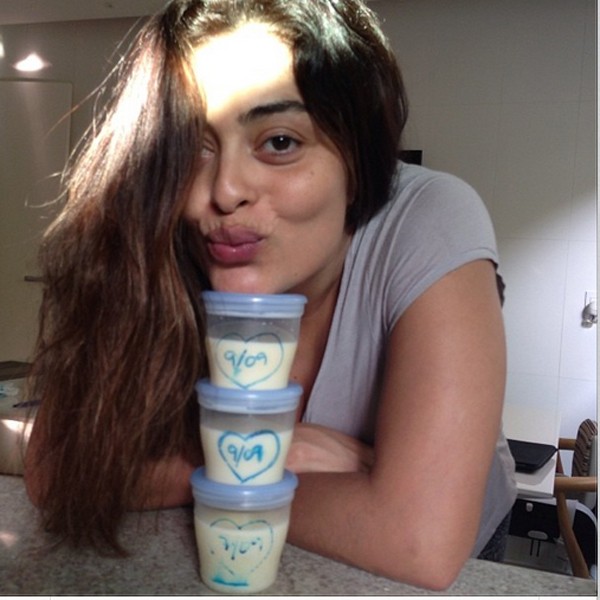 Juliana Paes e o leite que armazena para o caçula, Antonio (Foto: Reprodução/Instagram)