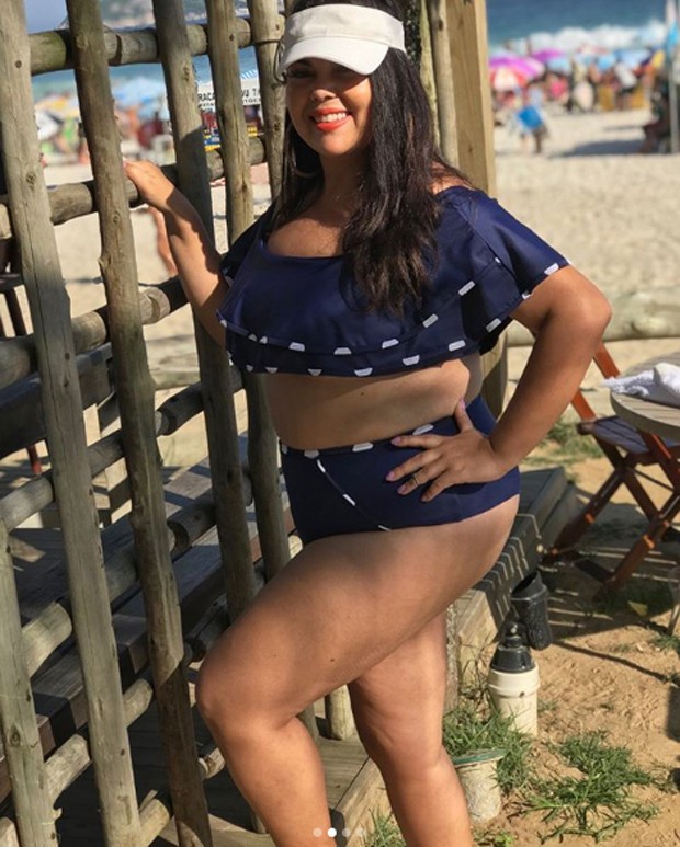 Sunkini e hot pants estão cada vez mais disponíveis para mulheres plus size, como Fabiana Karla (Foto: Reprodução/Instagram)