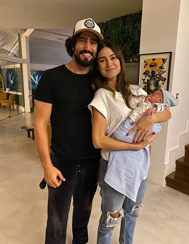 Renato Goés e Thaila Ayala com o filho (Foto: Reprodução/Instagram)