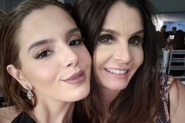 Giovanna Lancellotti e mãe, Giuliana (Foto: Reprodução/Instagram)