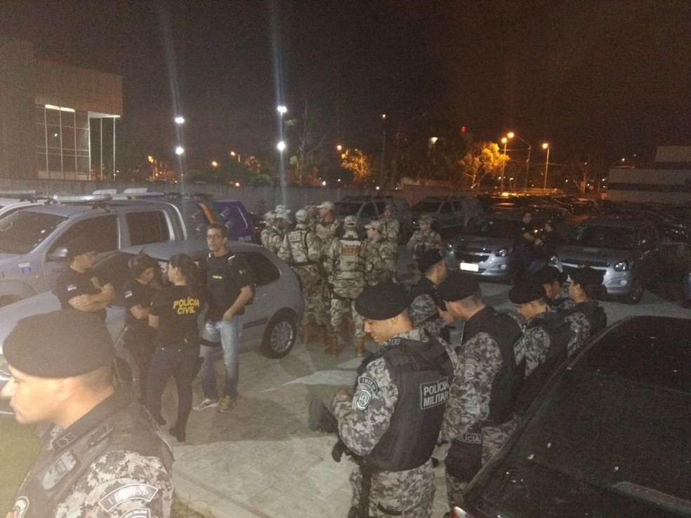 Polícias Civil e Militar atuam na Operação Tocandira em Cupira (Foto: Polícia Civil/Divulgação)