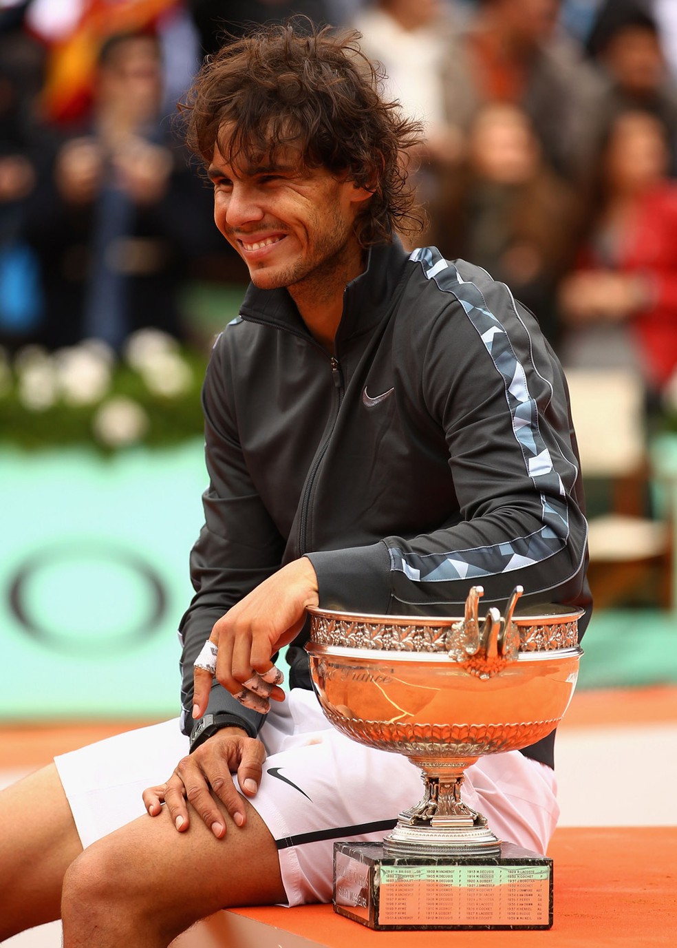 2012 - Aos 26 anos, Nadal derrota o sérvio Novak Djokovic para levar sua sétima taça de campeão — Foto: Getty Images 