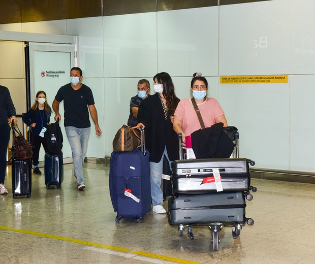 Isis Valverde desembarca no Brasil após temporada em Paris (Foto: Leo Franco/AgNews)