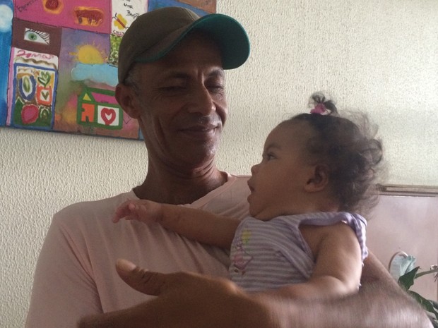 Pai Valdenir Neves comemora recuperação da filha e espera volta para casa Goiânia Goiás (Foto: Vanessa Martins/G1)