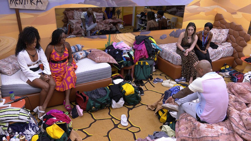 Larissa acabou indicada pelo grupo laranja &mdash; Foto: Globo
