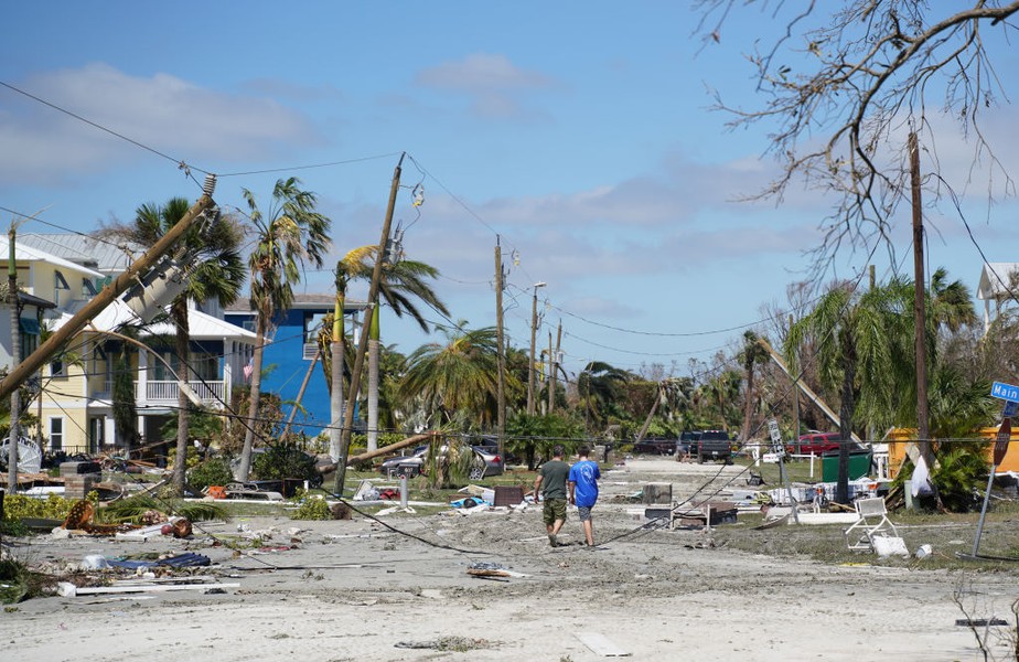 Destruição causado pelo furacão Ian, na Flórida.