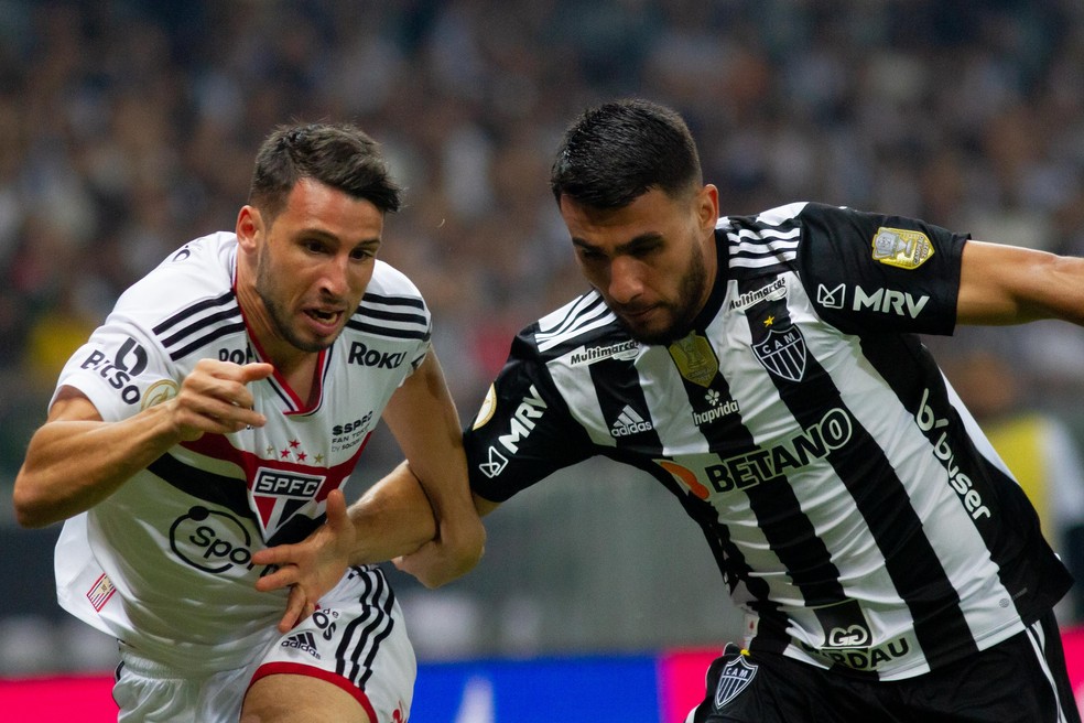 Calleri em lance de Atlético-MG x São Paulo, no primeiro turno — Foto: Fernando Moreno/AGIF
