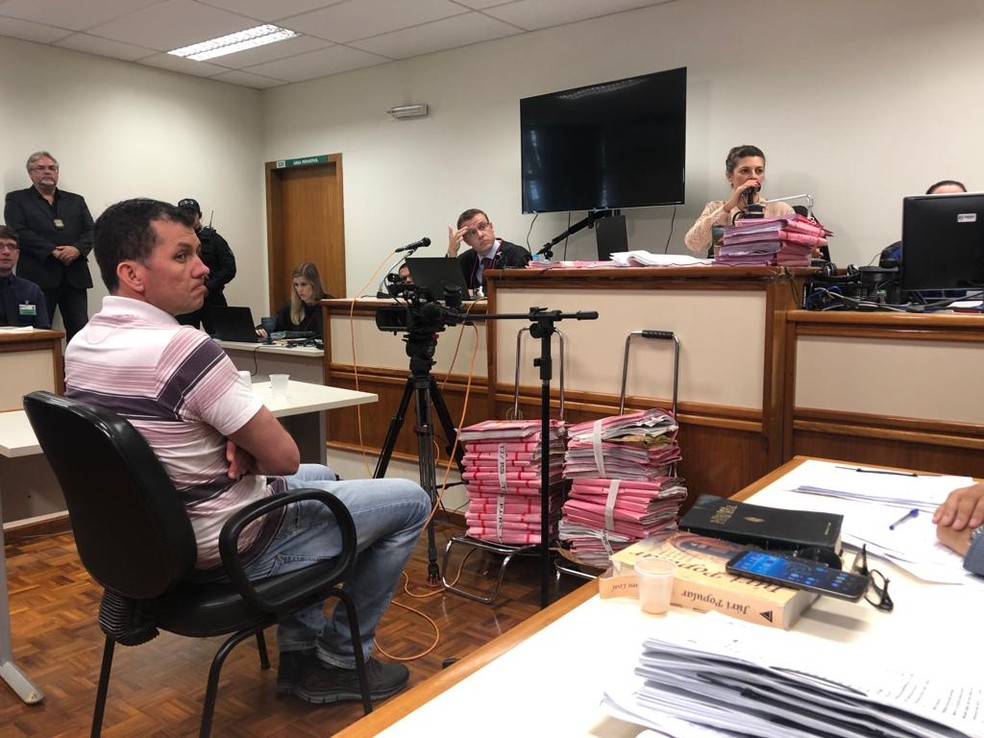Evandro Wirganovicz sendo interrogado no julgamento em Três Passos — Foto: Joyce Heurich/RBS TV