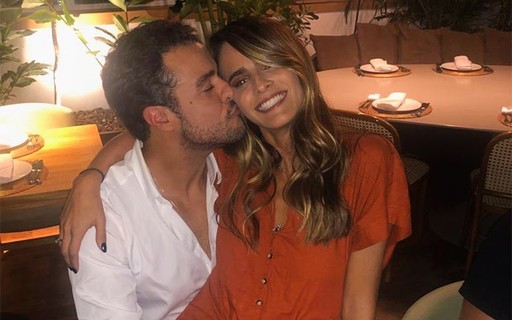 Joaquim Lopes Posa Com Namorada No Colo E Se Derrete Coisa Mais Linda joaquim-lopes-posa-com-namorada-no-colo-e-se-derrete-coisa-mais-linda