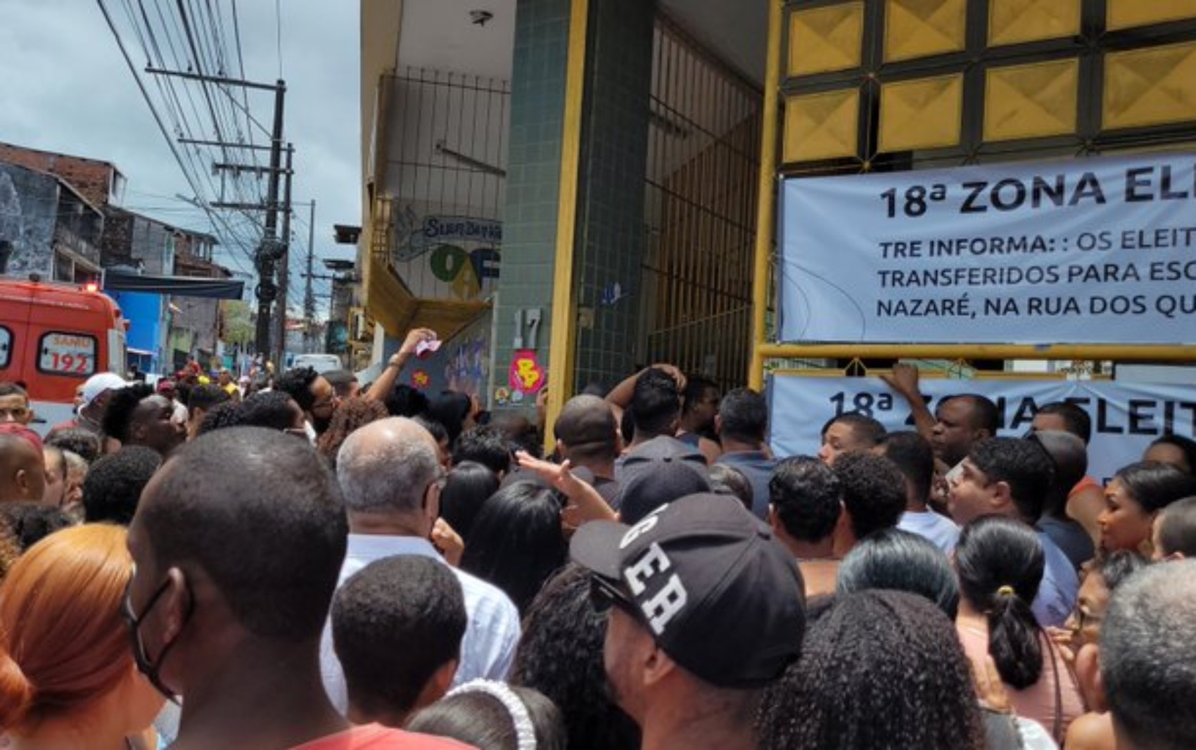 Confusão é registrada em colégio eleitoral de Salvador após mudança de acesso ao local