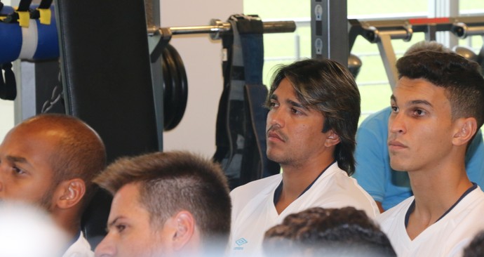 Grêmio volta com Moreno, citação a R10 e discurso relâmpago de Felipão