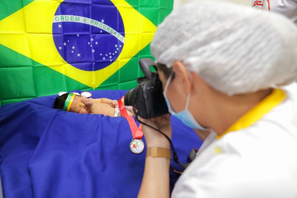 Olimpíadas inspiram ensaio fotográfico de recém-nascidos internados em Manaus. — Foto: Dyheniver Gomes/Divulgação