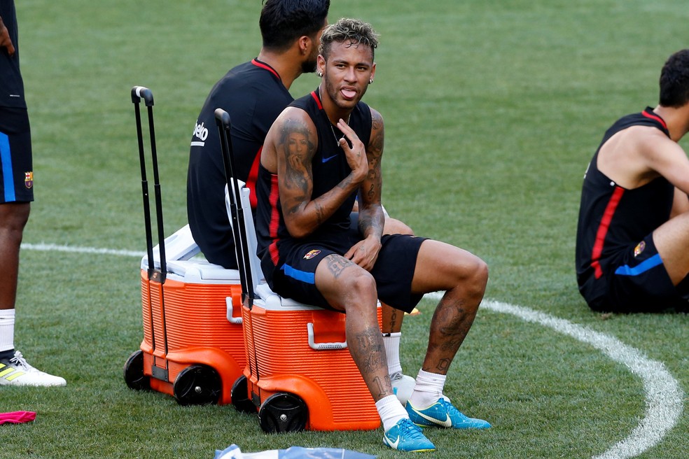 Neymar segue com futuro indefinido (Foto: Reuters)