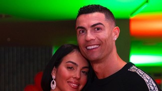 Os dois se conheceram quando o craque jogava no Real Madrid e ela era vendedora da loja Gucci — Foto: Reprodução/Instagram