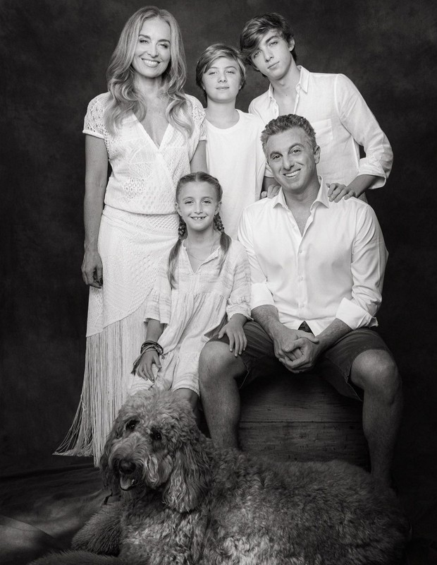 Luciano Huck com Angélica e os filhos (Foto: Reprodução/ Instagram)