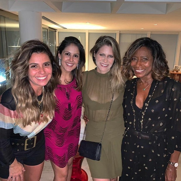 Giovanna Antonelli recebe Didi Wagner e Gloria Maria em festa (Foto: Reprodução/Instagram)