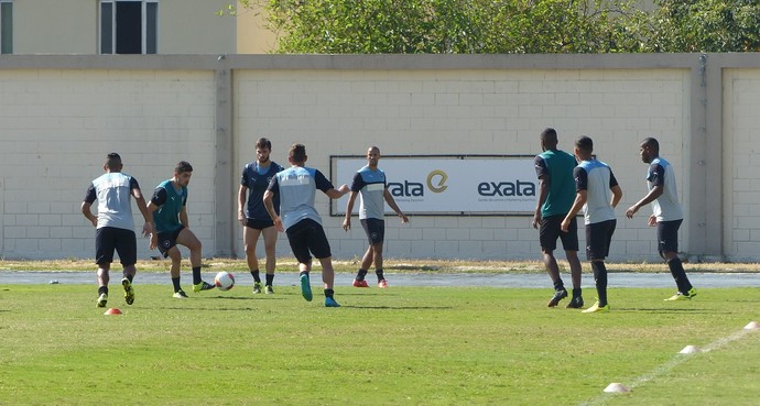 Reservas do Botafogo treinam no campo do Nilton Santos (Foto: Jessica Mello / GloboEsporte.com)