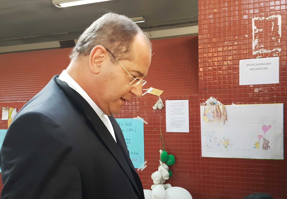 Dom Walmor visita Hospital João XXIII em BH onde sete vítimas da tragédia em Janaúba permanecem internadas. (Foto: Thais Pimentel/G1)