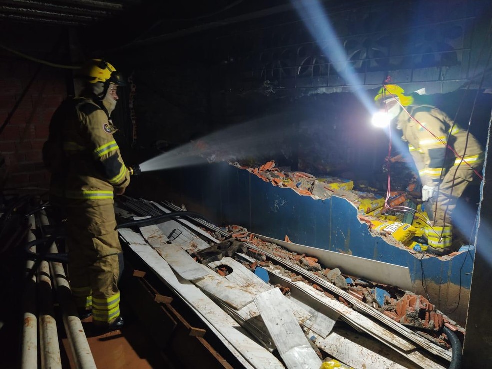 Perícia deve confirmar causas do incêndio em mercado no interior do Acre  — Foto: Asscom/Bombeiros