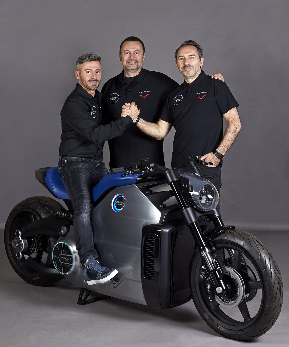 Max Biaggi, ex-rival de Rossi na MotoGP, será o responsável por tentar bater recorde — Foto: Divulgação