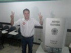 Renan Filho vota no bairro da Ponta Verde, em Maceió, nesta manhã