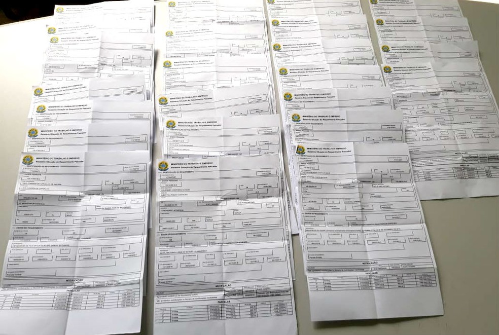 Extratos falsos do Ministério do Trabalho seriam usados como comprovantes de renda — Foto: Polícia Militar/Divulgação