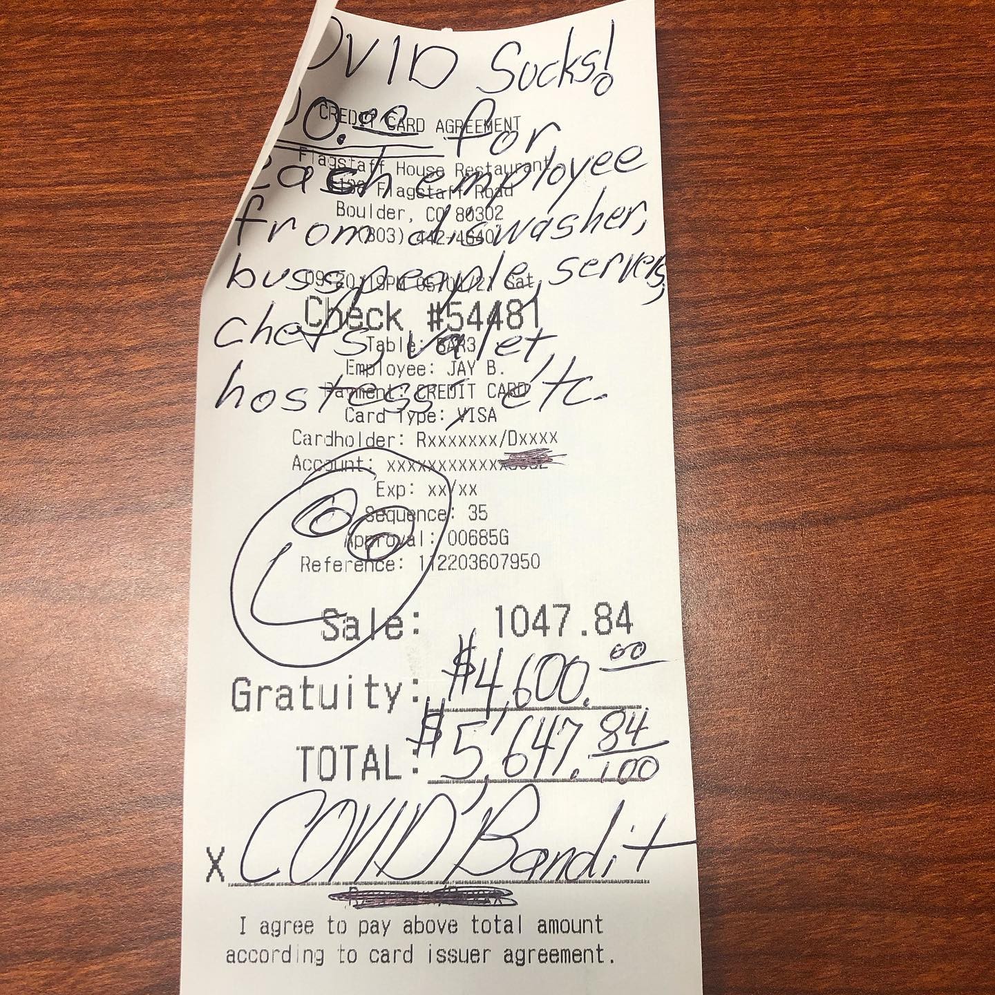 Cliente surpreende funcionários com gorjeta de R$ 24 mil em restaurante dos EUA (Foto: Reprodução/Facebook)