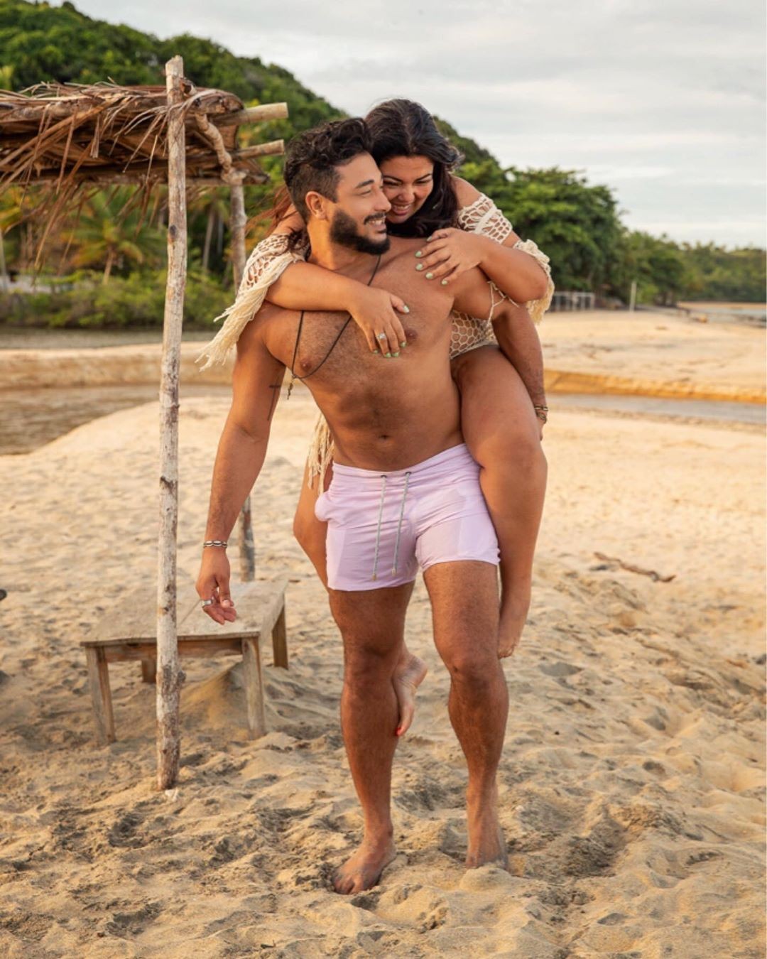 Fabiana Karla e namorado (Foto: Reprodução / Instagram)