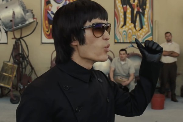 Mike Moh como Bruce Lee em Era Uma Vez em Hollywood (2019) (Foto: reprodução)