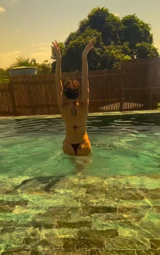 Isabeli Fontana celebra aniversário com banho de piscina (Foto: Reprodução/ Instagram)