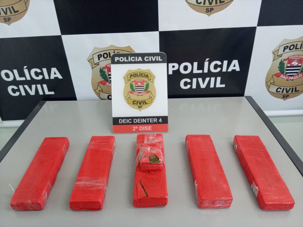 Polícia Civil prende quarteto que comprava maconha na região para revender em Bauru — Foto: Polícia Civil/Divulgação