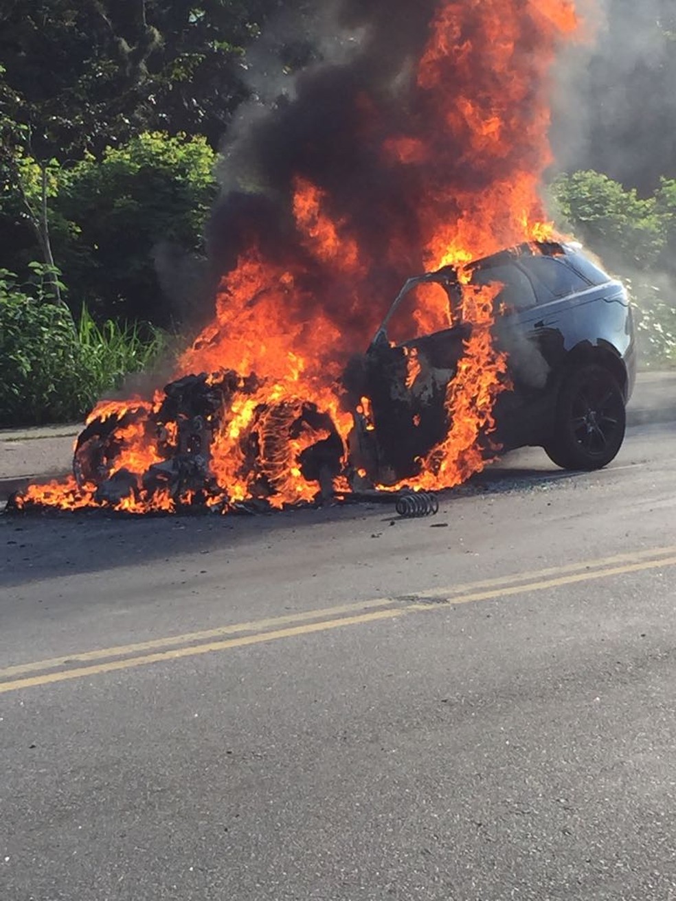 Carro de PaquetÃ¡, do Flamengo, pega fogo (Foto: ReproduÃ§Ã£o internet)