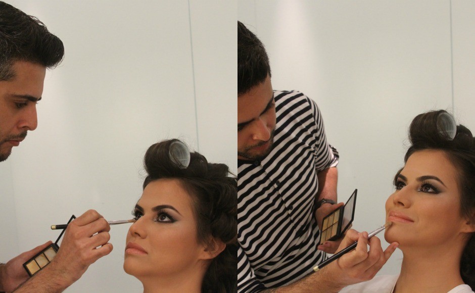 Porfirio prepara a maquiagem da atriz (Foto: Divulgação)