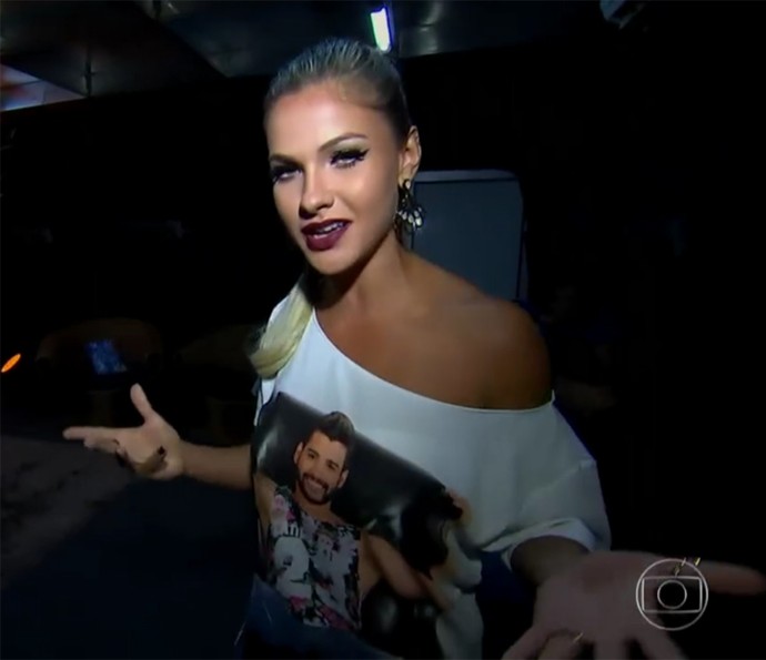 Andressa Suita mostra camarim de Gusttavo Lima (Foto: Vídeo Show / TV Globo)